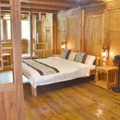 苗寨吊脚楼大床房（无空调）